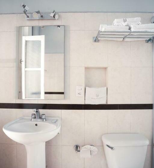 Quarto Estandar, Principal