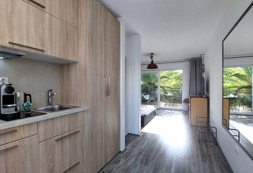 استودیوی لوکس, Refresh Boutique Apartments