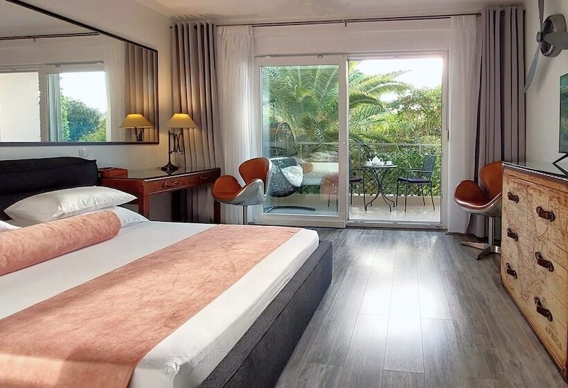 استودیوی لوکس, Refresh Boutique Apartments