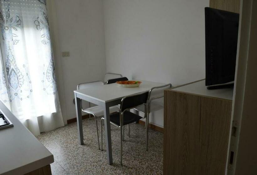 آپارتمان 2 خوابه با بالکن, Residence Poggio Al Lago