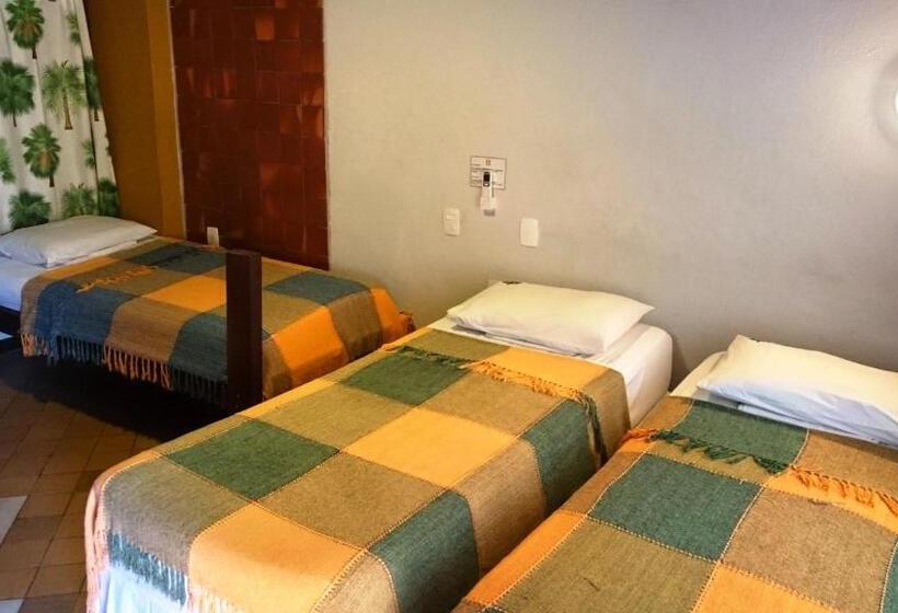 스탠다드 트리플 룸, Laranjeiras Hostel