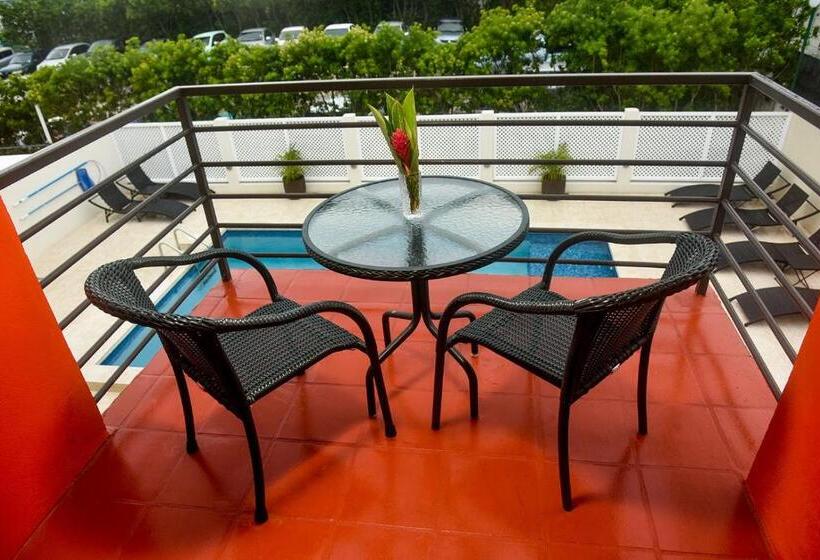استودیو استاندارد با چشم‌انداز استخر, Melbourne Inn