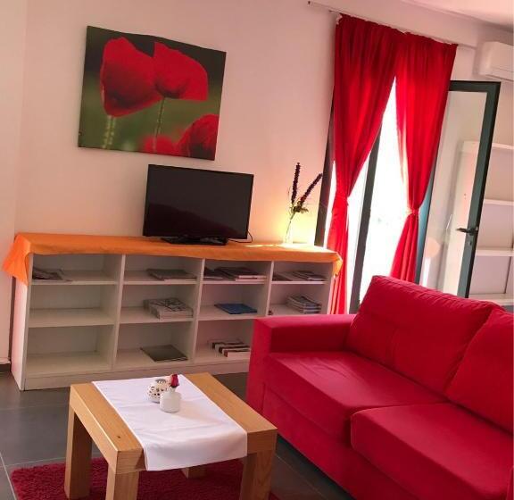 Appartamento 1 Camera da Letto con Terrazza, Rimini Tirana