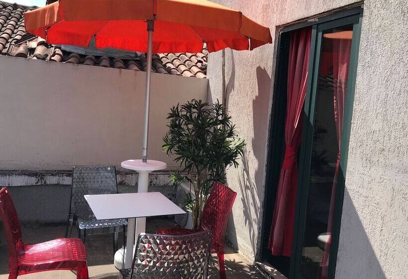 Appartamento 1 Camera da Letto con Terrazza, Rimini Tirana