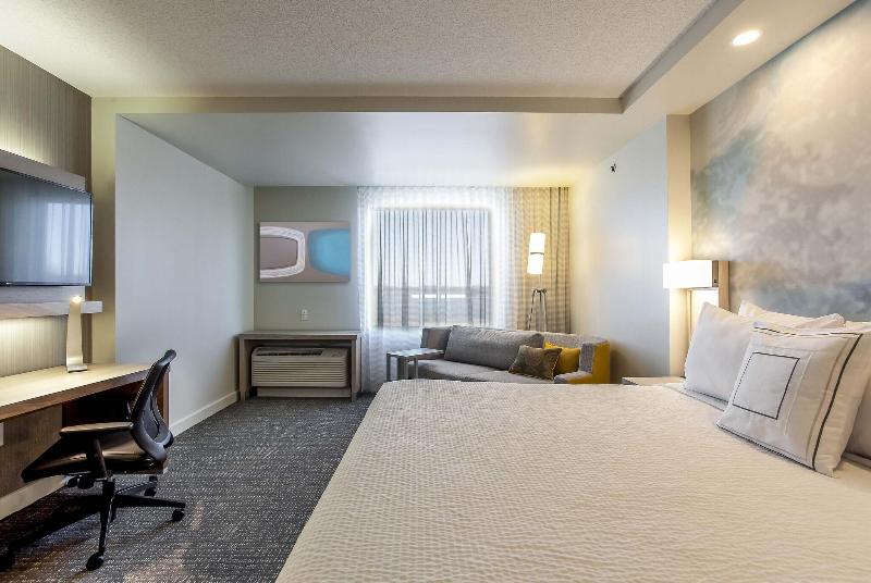 キングサイズベッドのスタンダードルーム, Courtyard By Marriott Montreal West Island/baie D’urfe