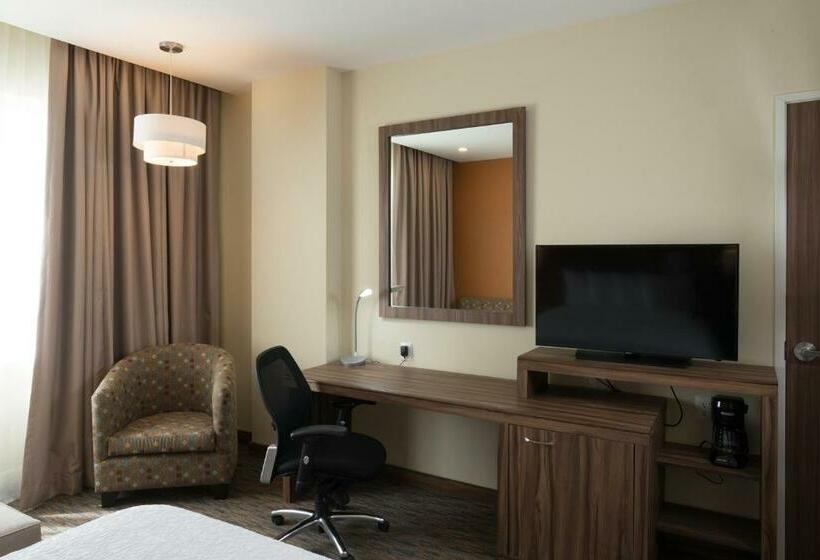 Номер Стандарт, Hampton Inn By Hilton Irapuato