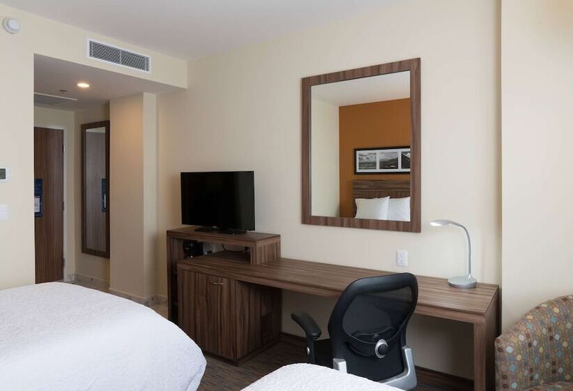 Номер Стандарт, Hampton Inn By Hilton Irapuato