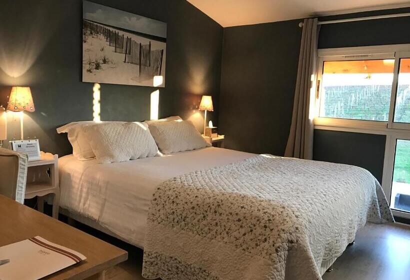 Номер Стандарт Вид на Сад, Les Secrets Château Pey La Tour   Logis Hôtels & Restaurant