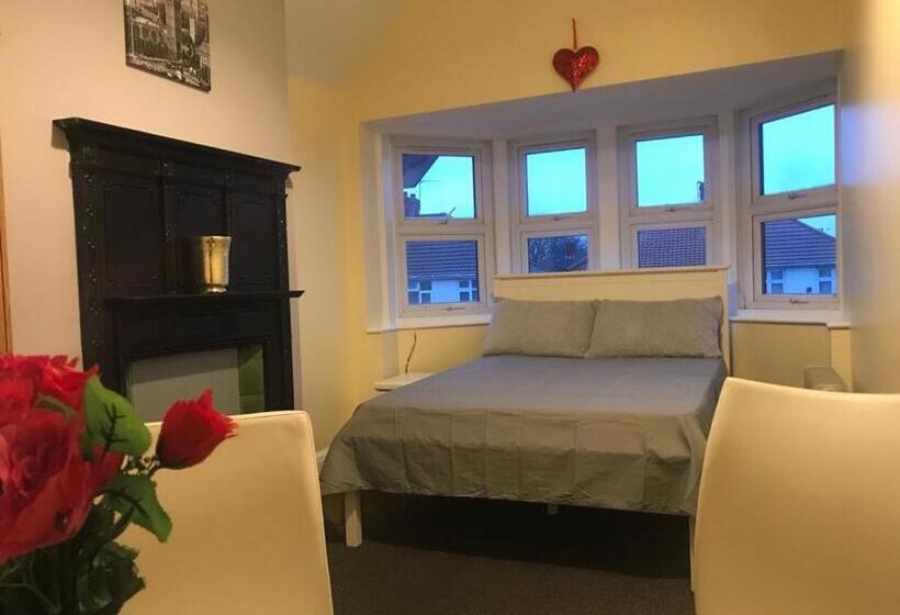 Номер Стандарт, Heathrow Stay
