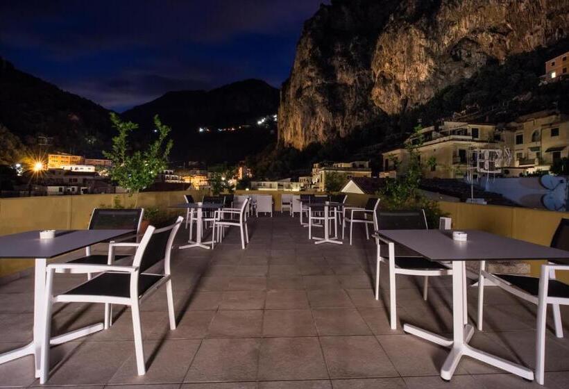 Номер Стандарт Трехместный, Amalfi Luxury House
