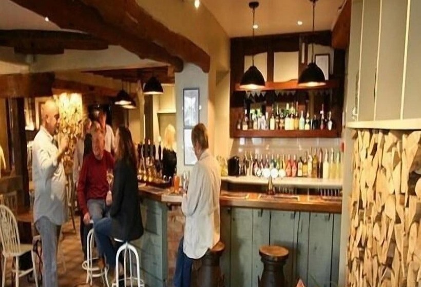 اتاق استاندارد, The Fox & Hounds
