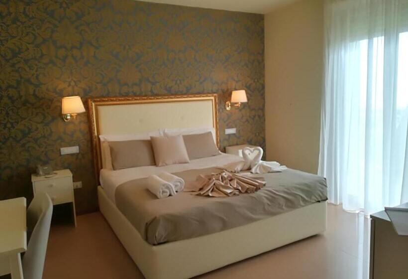 Junior Suite Rodzinny, Lady Mary