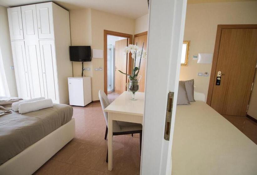 Junior Suite Rodzinny, Lady Mary