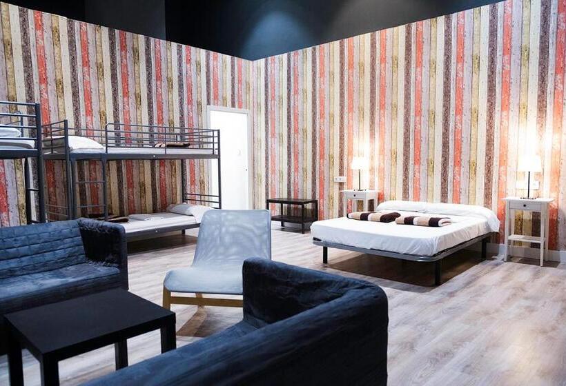 Семейный Номер Классика, Ant Hostel Barcelona