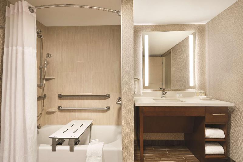 带大床的套房, Homewood Suites By Hilton Washington Dc Capitolnavy Yard