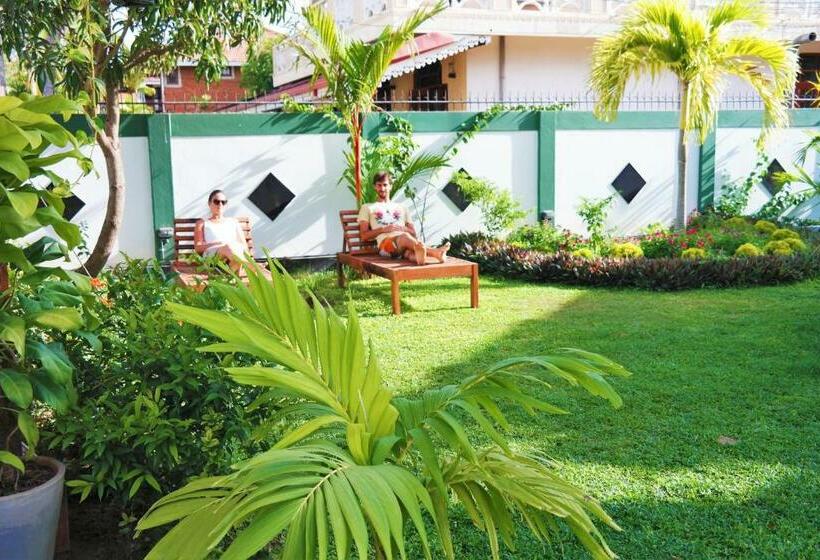 庭の見える１ベッドルームアパートメント, Romeo And Juliet Guest House