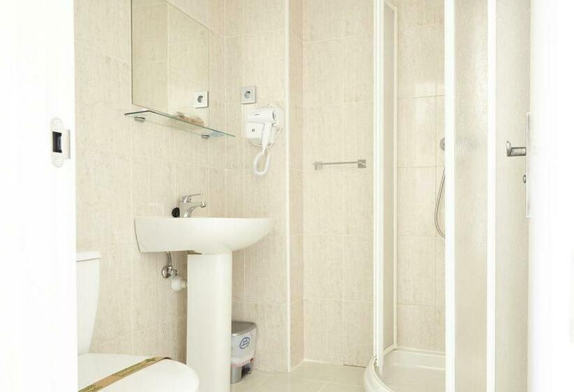 Номер Стандарт Трехместный, Hostal Fontañan