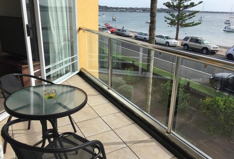 2 Bedrooms Suite Sea View, Bucklands Beach Waterfront Motel