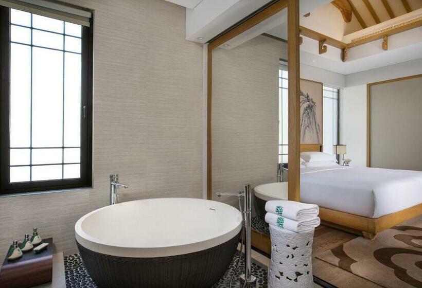 Люкс Кровать Кинг, Banyan Tree Hotel Huangshan The Ancient Charm Of Huizhou, A Paradise