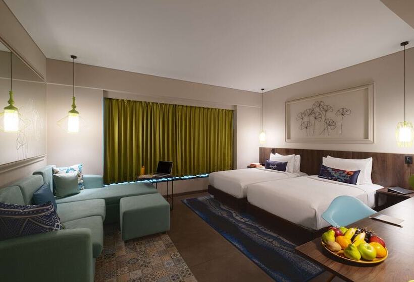 اتاق استاندارد با چشم‌انداز استخر, Hyatt Centric Candolim Goa