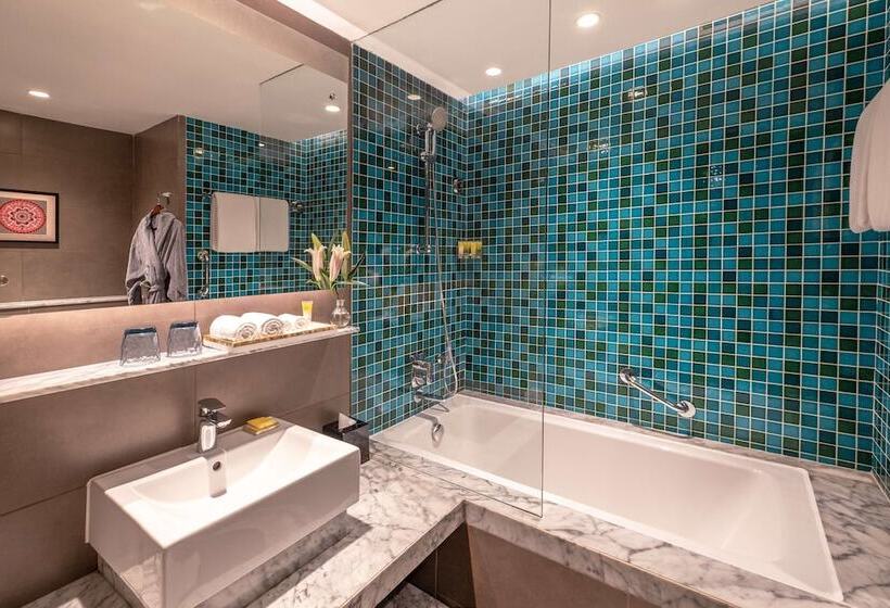 اتاق لوکس با چشم‌انداز استخر, Hyatt Centric Candolim Goa