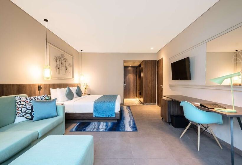 اتاق لوکس با چشم‌انداز استخر, Hyatt Centric Candolim Goa