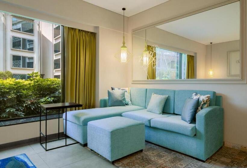 اتاق لوکس با چشم‌انداز استخر, Hyatt Centric Candolim Goa
