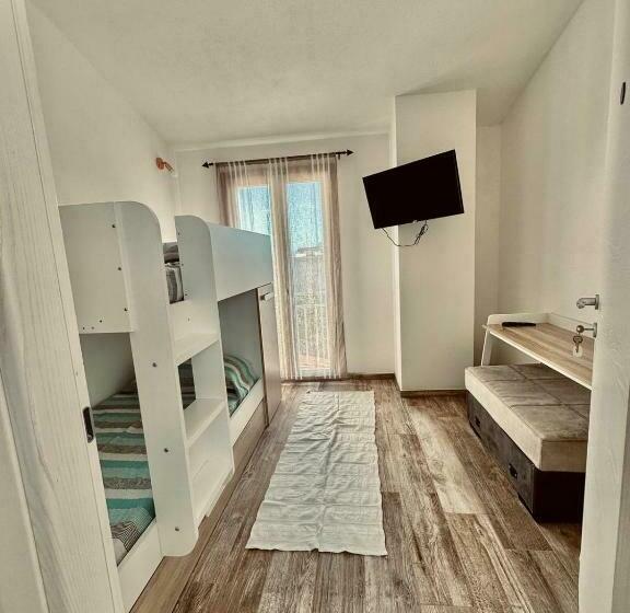 اتاق خانوادگی, B&b Luchia