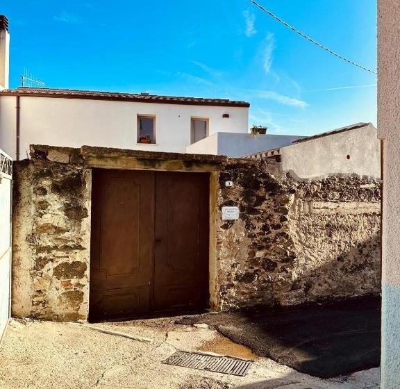 اتاق خانوادگی, B&b Luchia