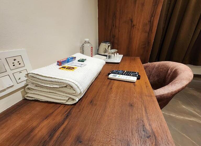 Номер Deluxe, The Mint Nanded