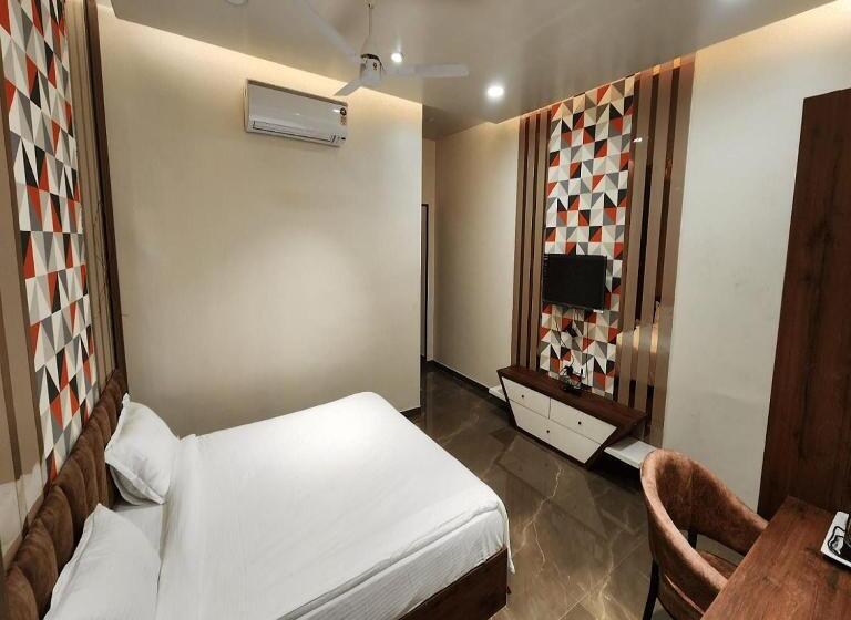Номер Deluxe, The Mint Nanded