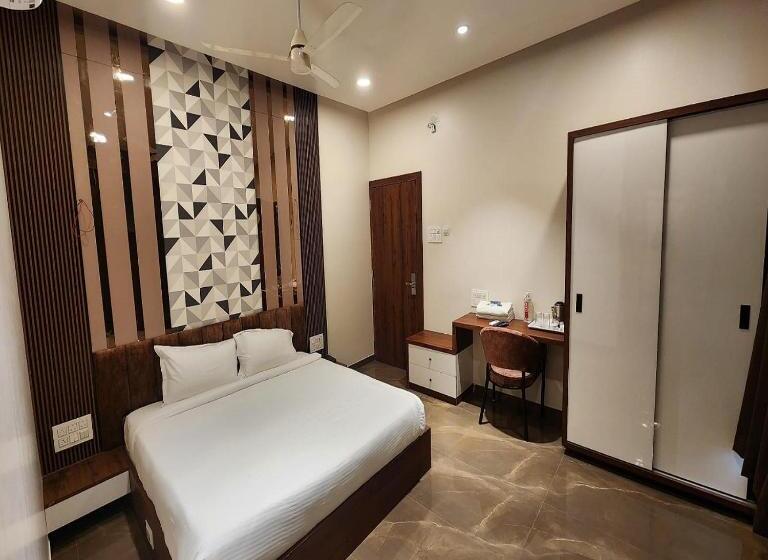 Номер Superior Кровать Кинг, The Mint Nanded