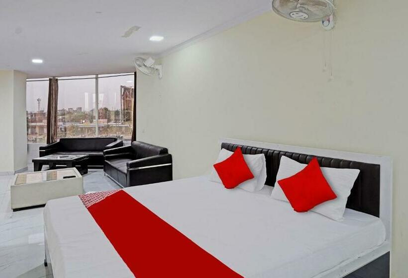 Habitació Triple Clàssica, Oyo Flagship Hotel Jojo In