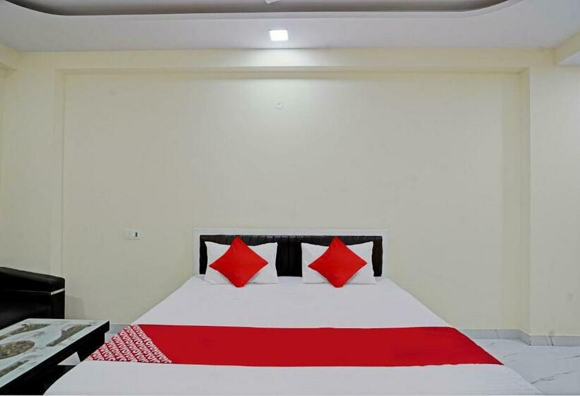 Habitació Triple Clàssica, Oyo Flagship Hotel Jojo In