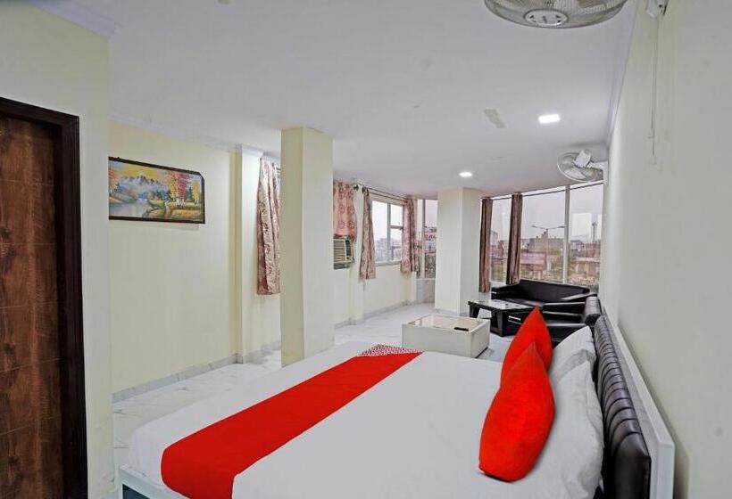 Habitació Triple Clàssica, Oyo Flagship Hotel Jojo In