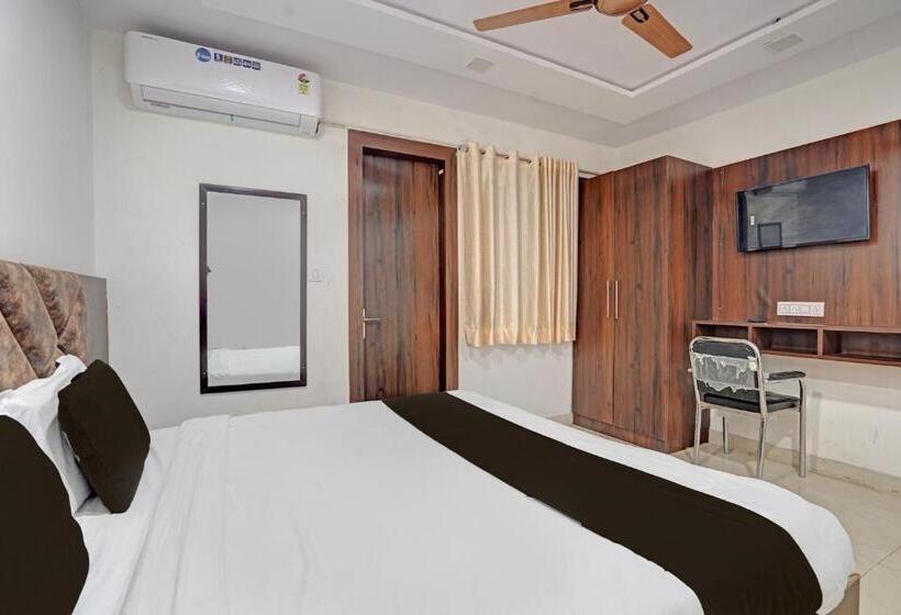 Трехместный Номер Классика, Fabhotel Vishal Palace