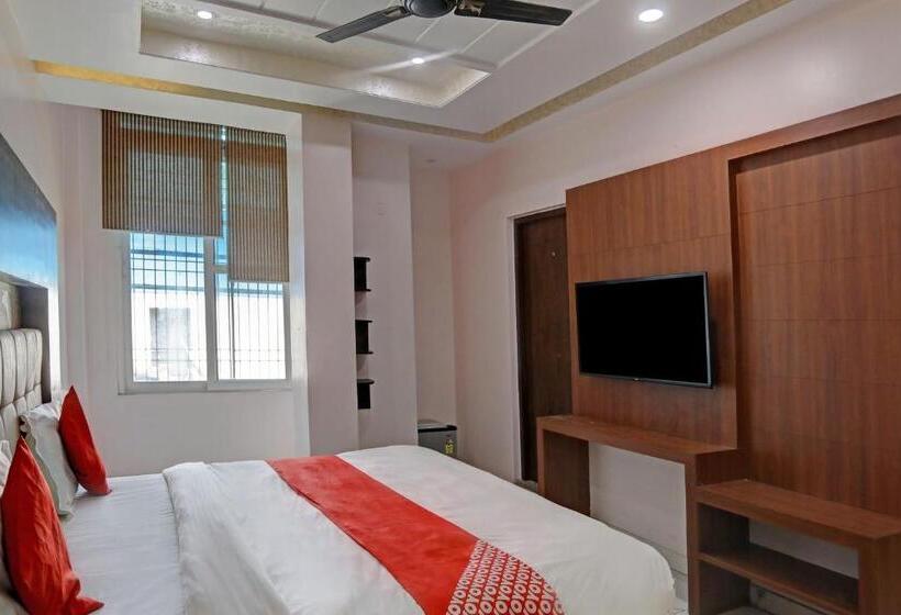 Quarto Triplo Clássico, Oyo Flagship Hotel Kashi