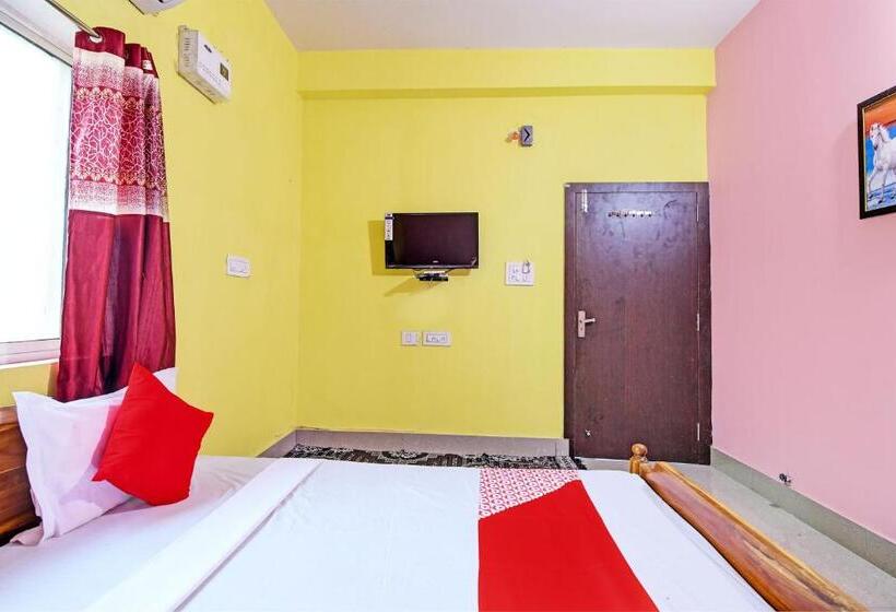 اتاق لوکس سه تخته, Oyo Flagship Hotel Utkal Grand