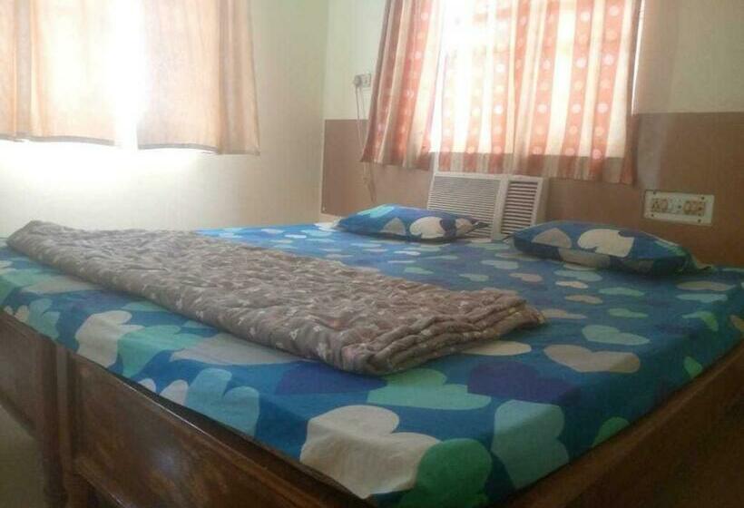 Трехместный Номер Классика, Oyo Shree Krishna Cottage