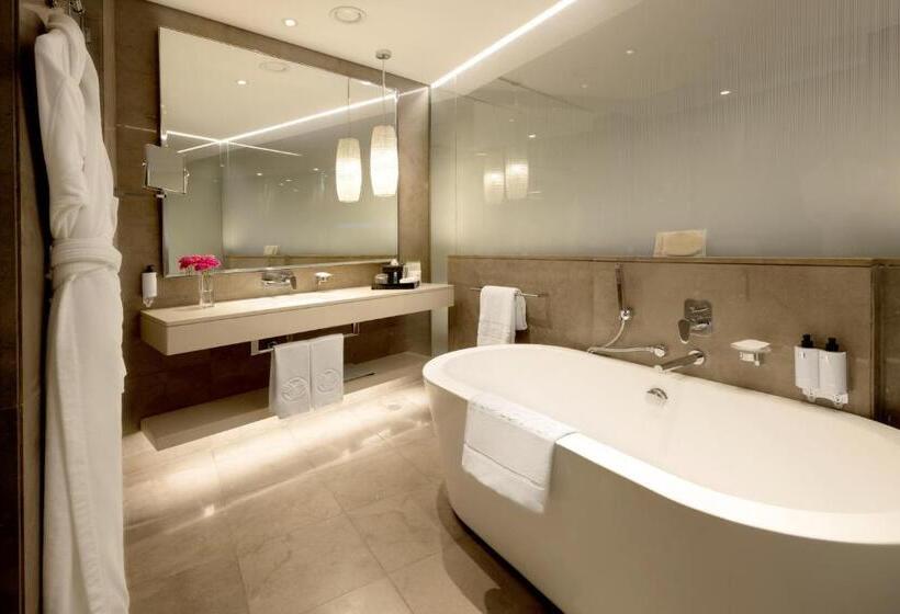 اتاق استاندارد با تخت بزرگ, Amman Rotana