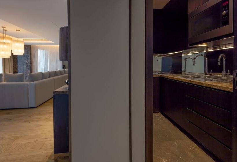 سوئیت رویال, Amman Rotana