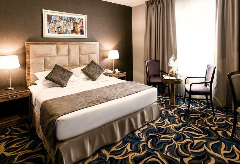 Номер Стандарт, Emirates Plaza