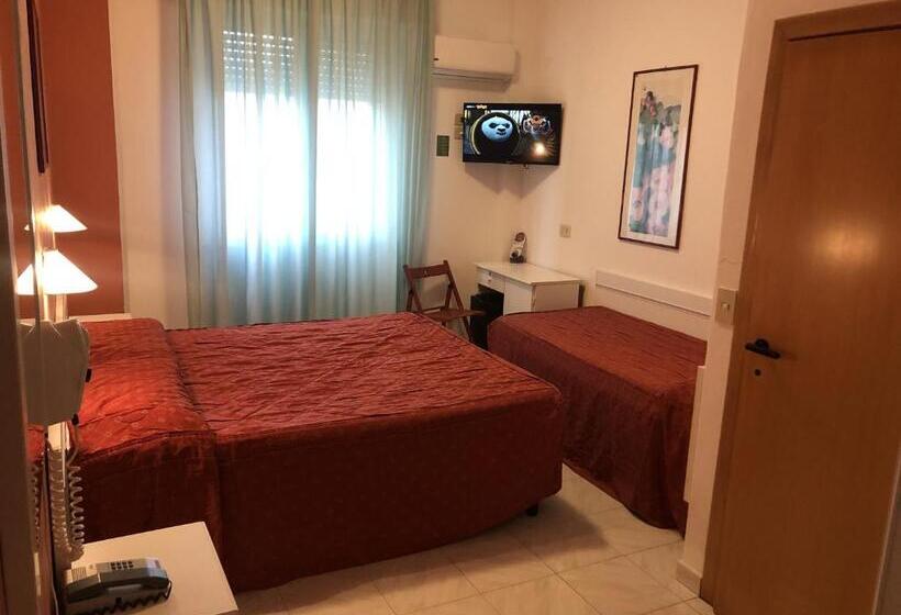 Economy Triple Room, Regina