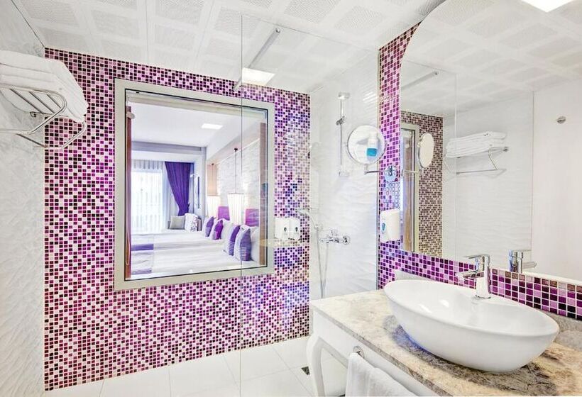 اتاق استاندارد با چشم‌انداز دریا, Tui Magic Life Jacaranda