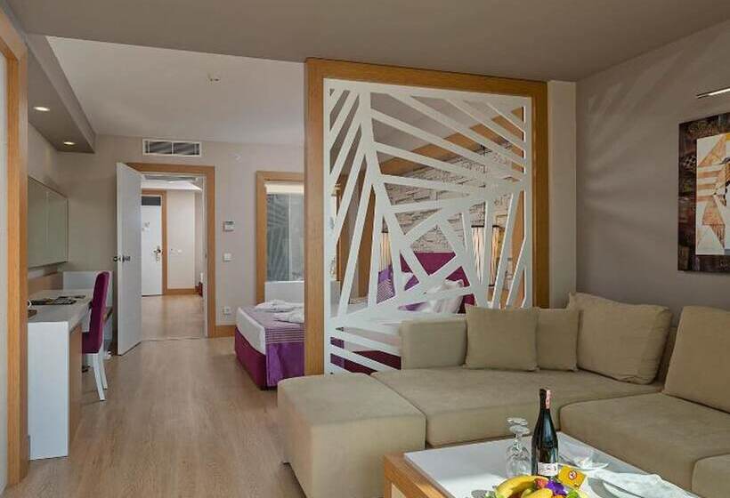 اتاق خانوادگی, Tui Magic Life Jacaranda