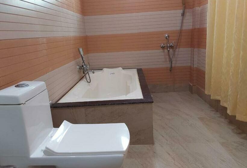 Трехместный Номер Стандарт Вид на Сад, Sweet Dream Beach Resort !! 50 Mts From Beach ! Peaceful Room With Garden View Free Parking !!