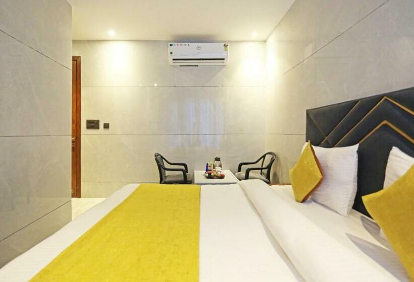 Cameră Standard Pat King Size, Frankstay By Hotel Preet In 05 Mints Walking Distance Nizamuddin Railway Station
