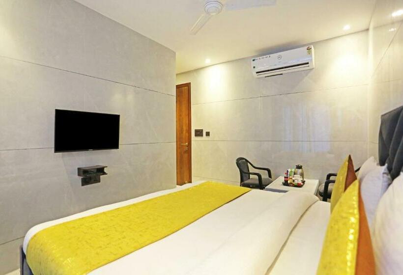Cameră Standard Pat King Size, Frankstay By Hotel Preet In 05 Mints Walking Distance Nizamuddin Railway Station