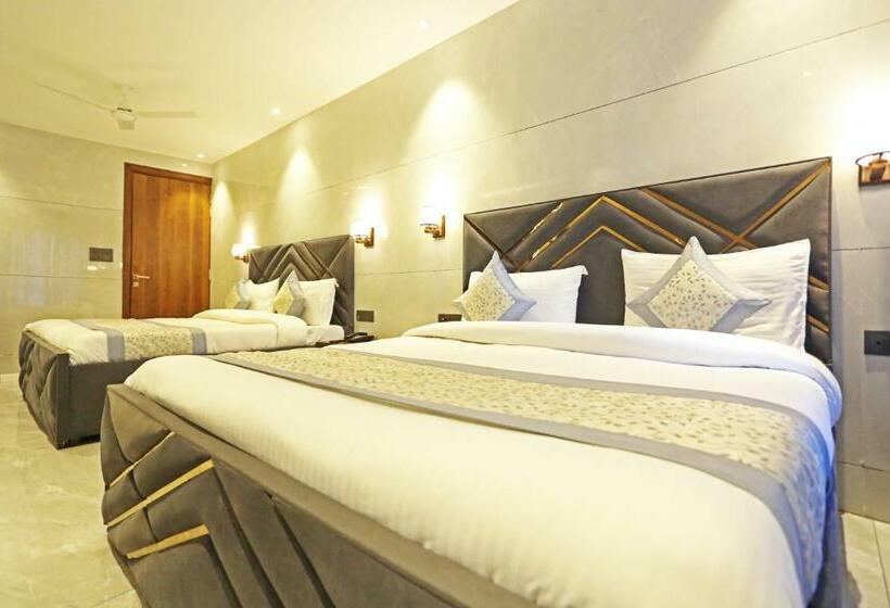 Suite Familiar, Frankstay By Hotel Preet In 05 Mints Walking Distance Nizamuddin Railway Station