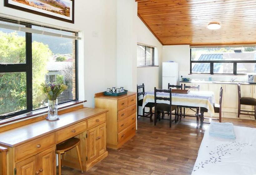 Номер Стандарт Вид на Горы, Shalom Self Catering